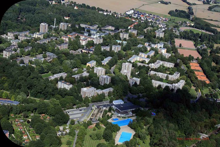 Blick aufs Bergmannsfeld und Schwimmbad Oststadt